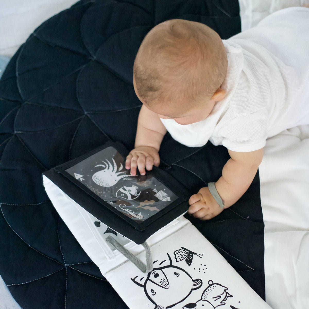 Baby Tummy Time Gallery with Mirror - The Baby Penguin
