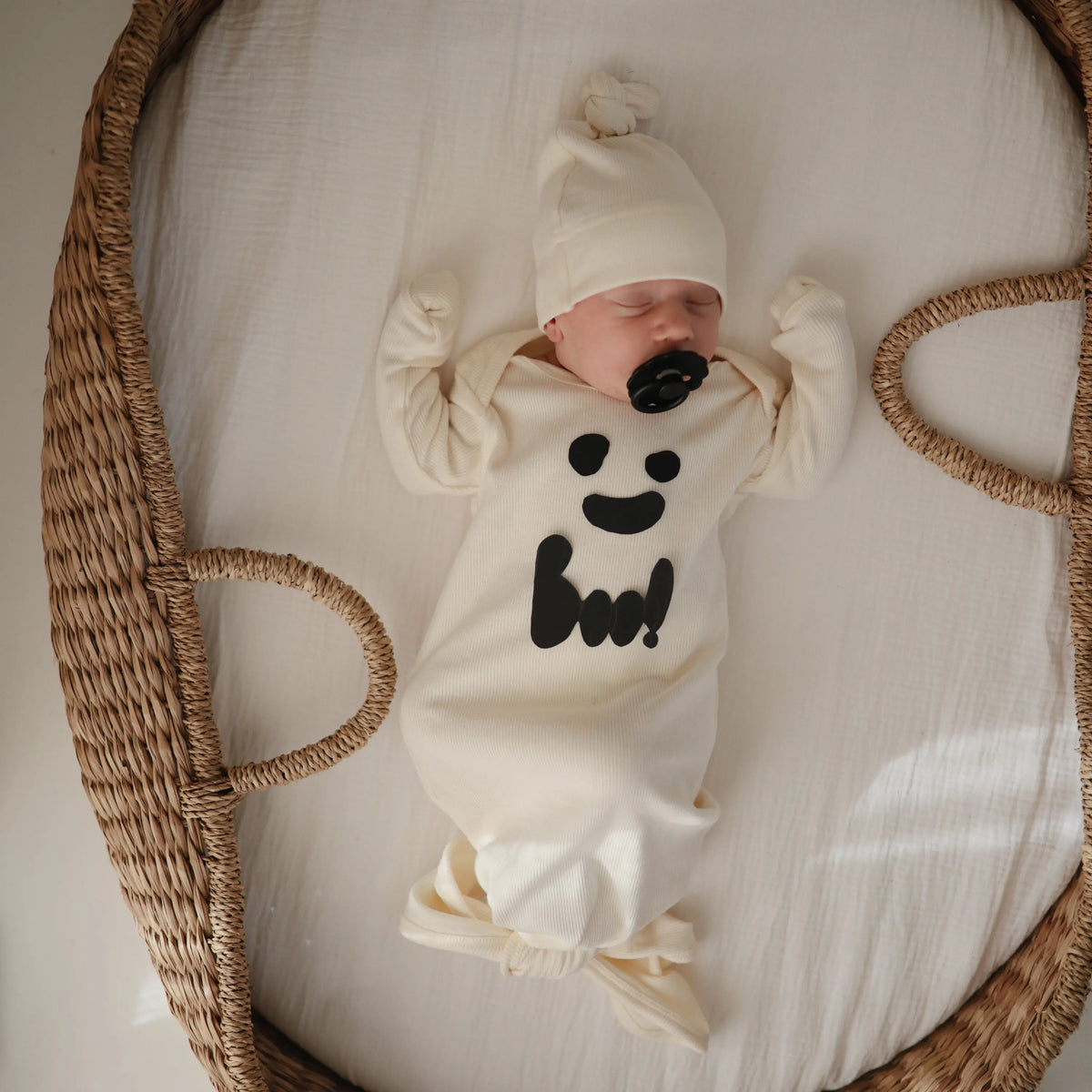 FRIGG Daisy Natural Rubber Pacifier 2-Pack | RUBBER FRIGG PACIFIERS | The Baby Penguin