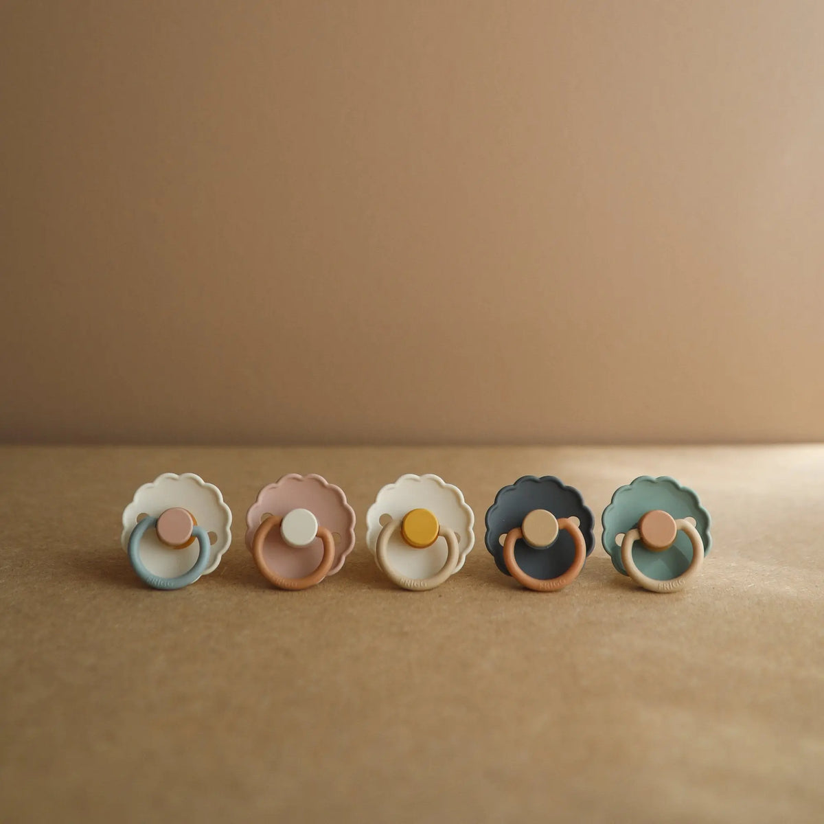 FRIGG Daisy Natural Rubber Pacifier 2-Pack | RUBBER FRIGG PACIFIERS | The Baby Penguin