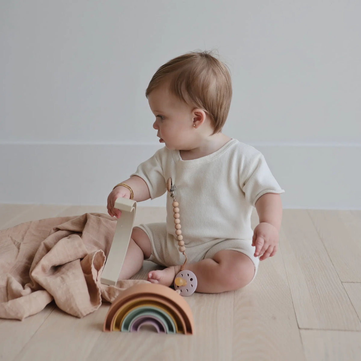 FRIGG Moon Natural Rubber Pacifier 2-Pack | RUBBER FRIGG PACIFIERS | The Baby Penguin