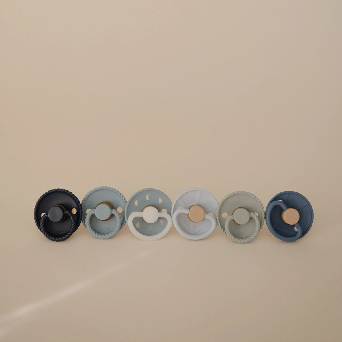 FRIGG Natural Rubber 6-Pack | RUBBER FRIGG PACIFIERS | The Baby Penguin