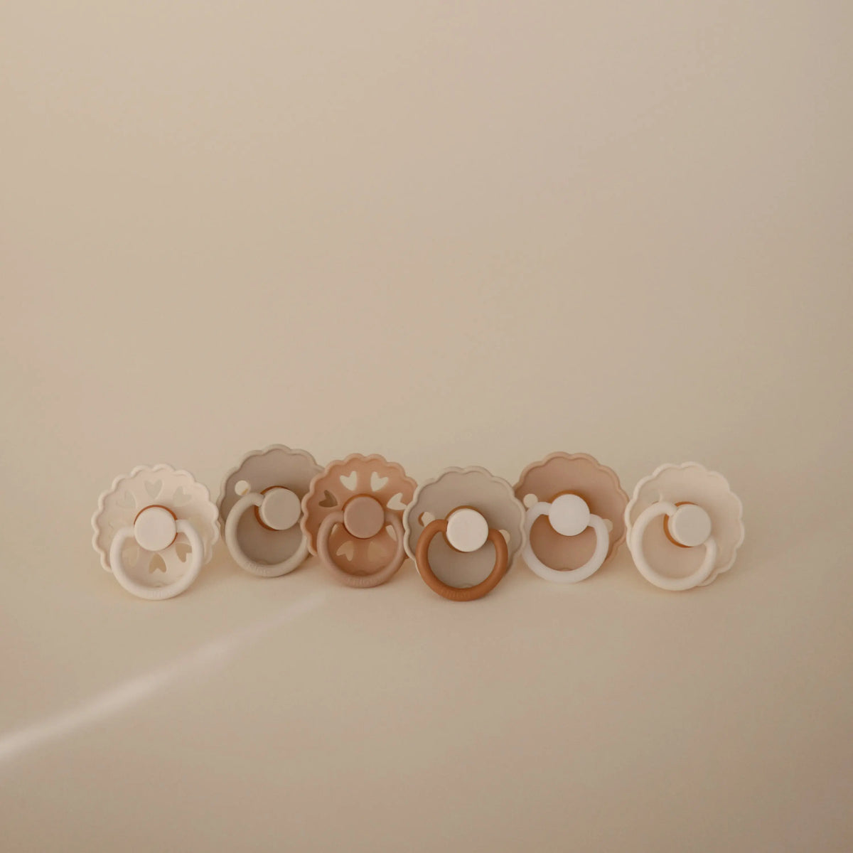 FRIGG Natural Rubber 6-Pack | RUBBER FRIGG PACIFIERS | The Baby Penguin