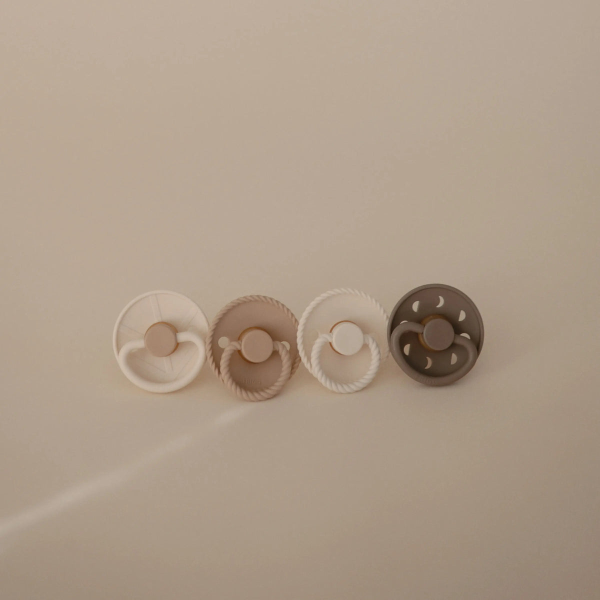 FRIGG Natural Rubber Pacifier 4-Pack | RUBBER FRIGG PACIFIERS | The Baby Penguin