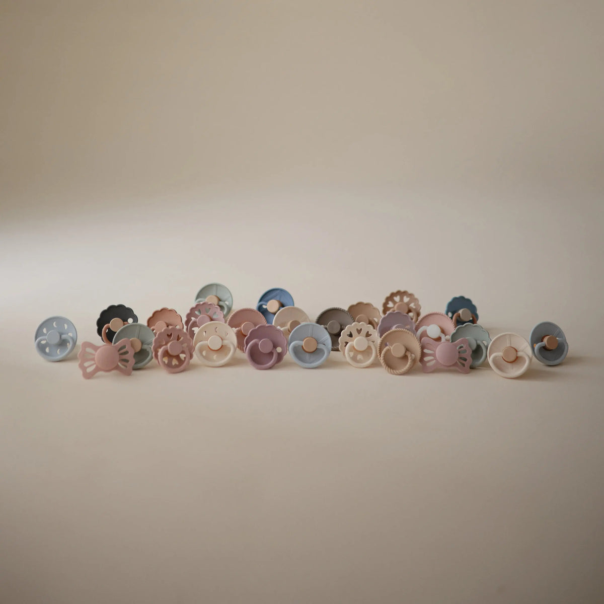 FRIGG Natural Rubber Pacifier 4-Pack | RUBBER FRIGG PACIFIERS | The Baby Penguin