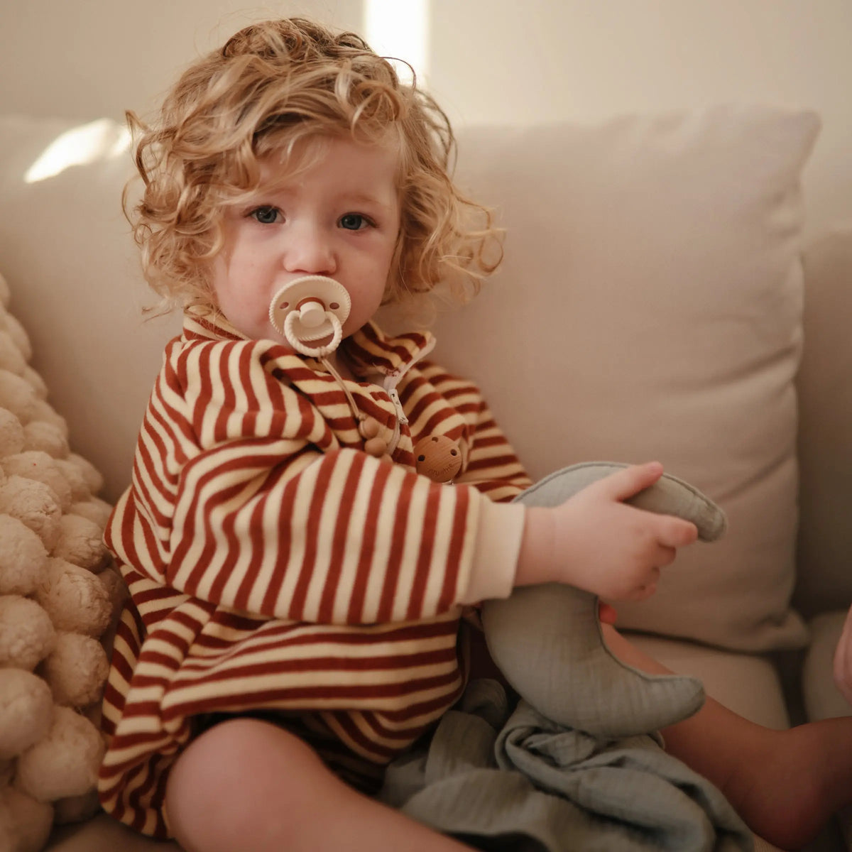 FRIGG Rope Natural Rubber Pacifier 2-Pack | RUBBER FRIGG PACIFIERS | The Baby Penguin