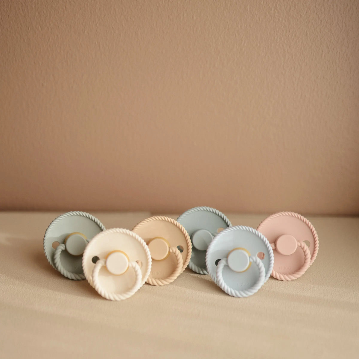 FRIGG Rope Natural Rubber Pacifier 2-Pack | RUBBER FRIGG PACIFIERS | The Baby Penguin