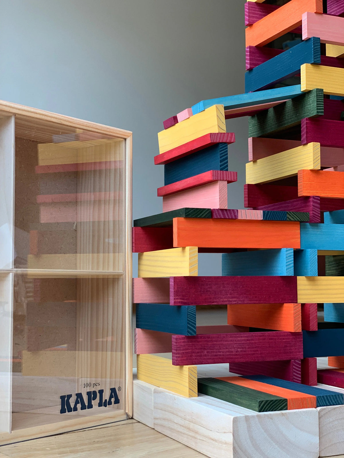 KAPLA Octocolor 100 Colored Wooden Planks Case