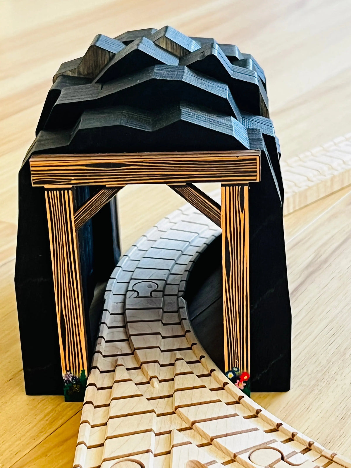Rock Tunnel for Trains | USA NameTrains Maple Landmark