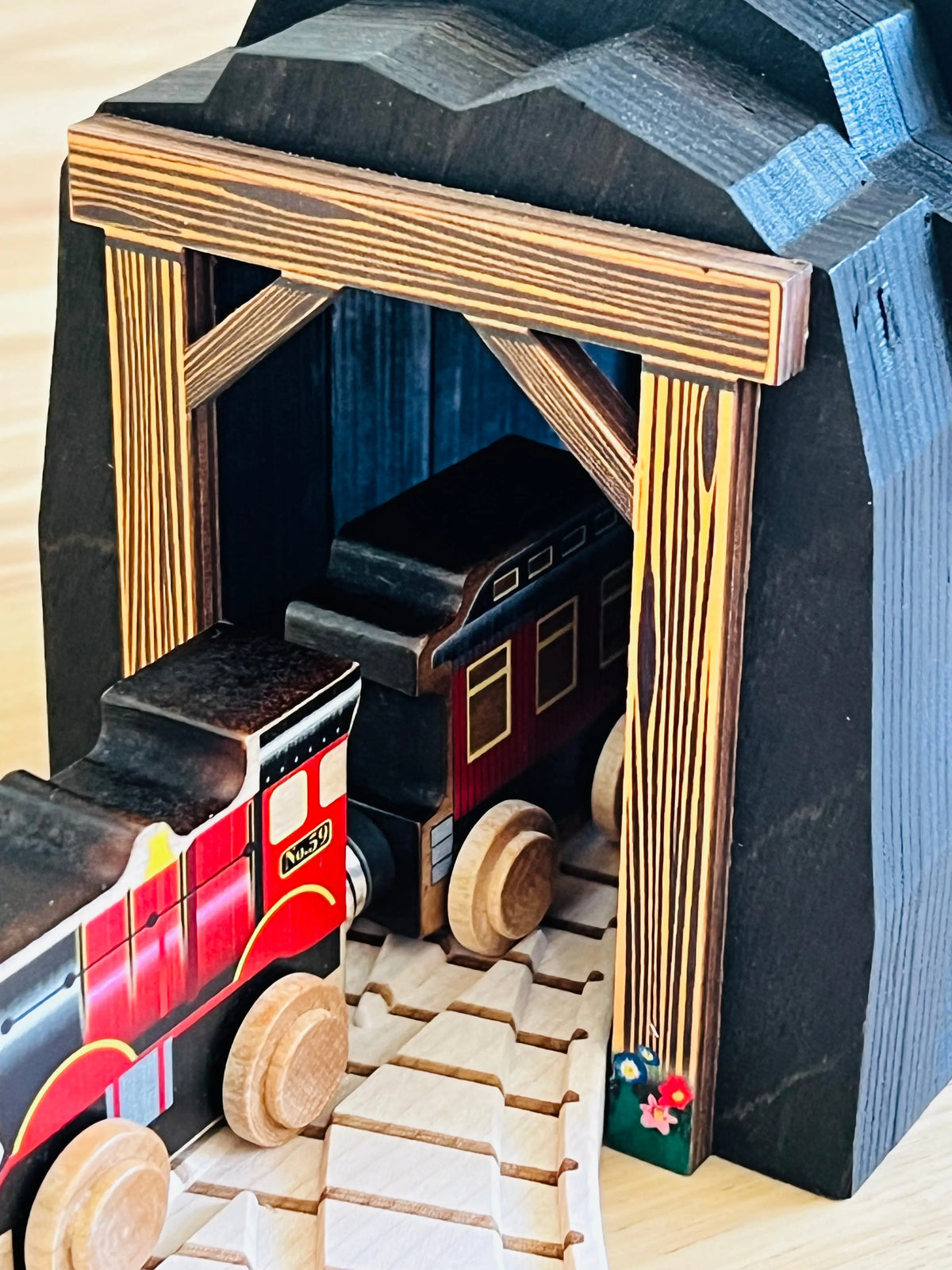 Rock Tunnel for Trains | USA NameTrains Maple Landmark