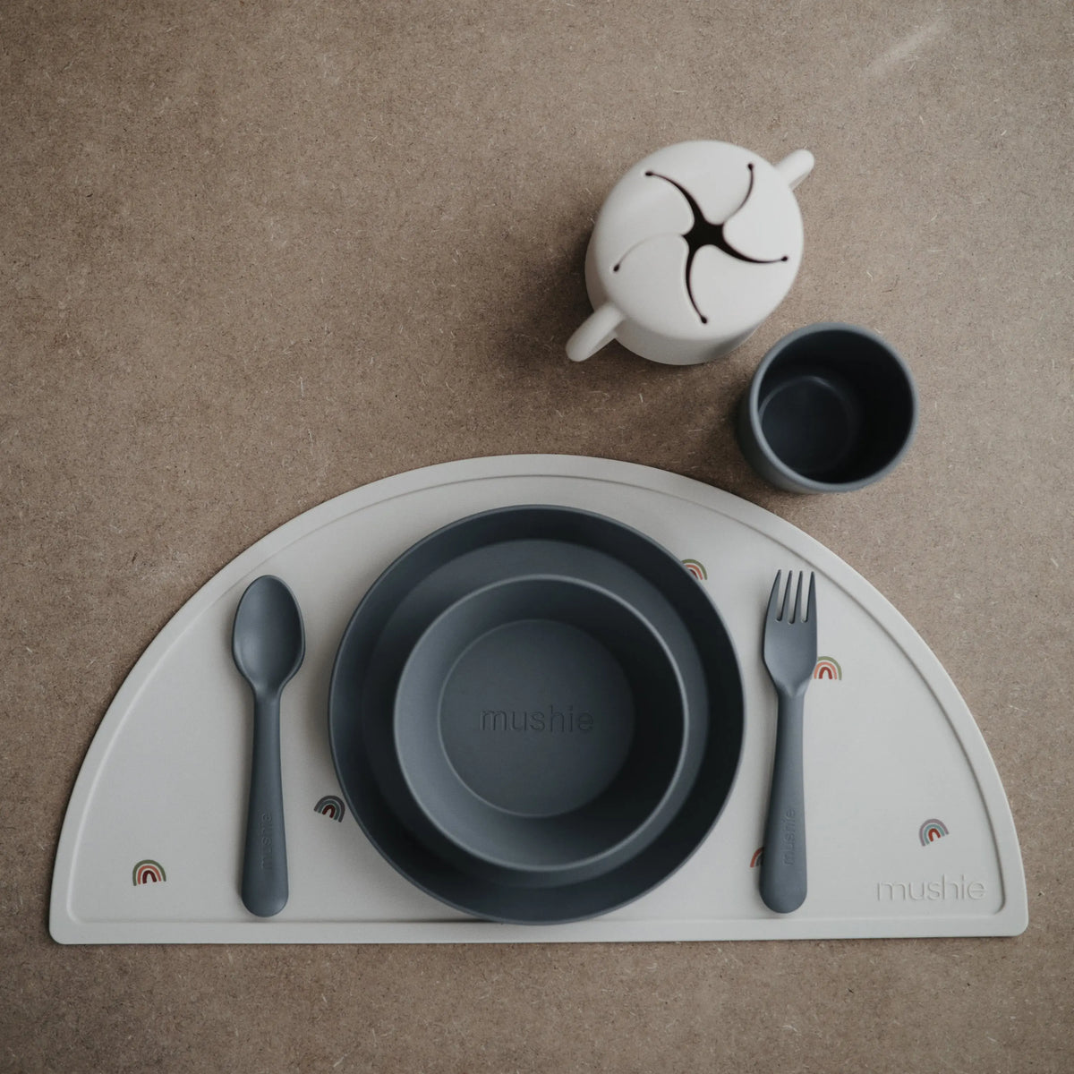 Round Dinnerware Plates | Dinnerware | The Baby Penguin