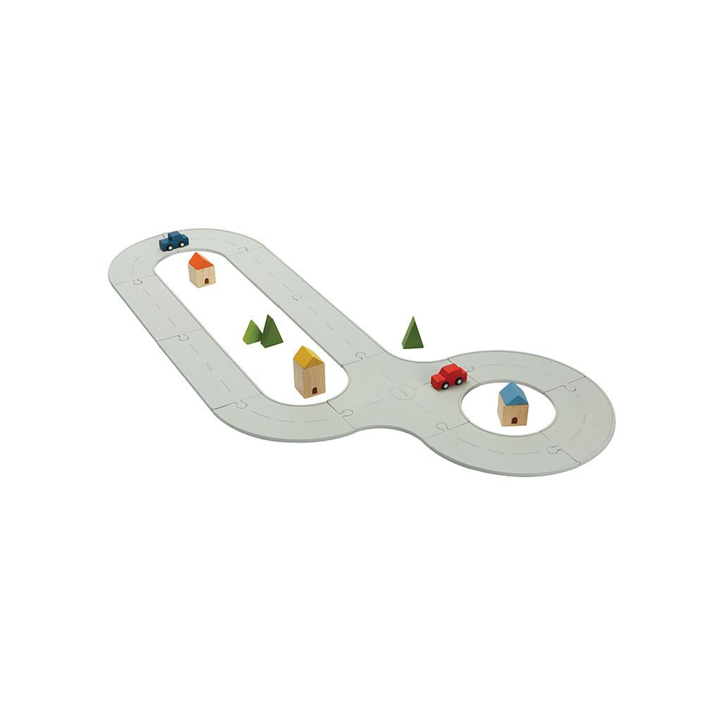 PlanToys Flexible Rubber Road and Rail Set – Medium