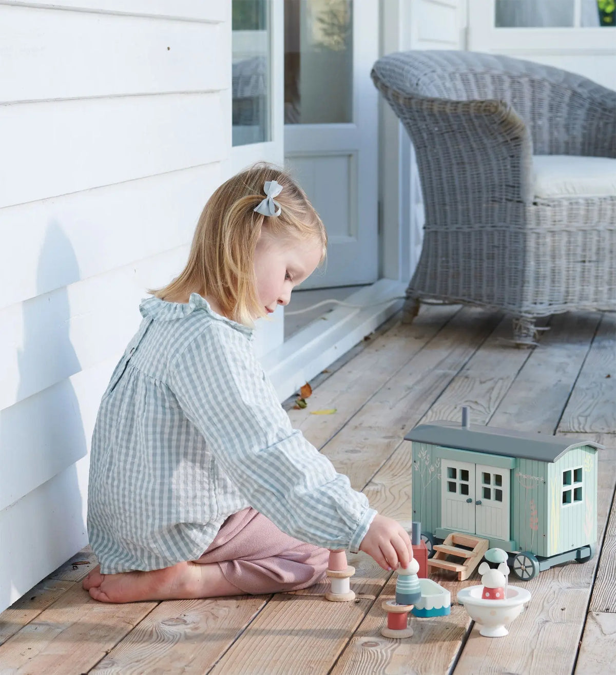 Tender Leaf Secret Meadow Shepherd's Hut Play Set