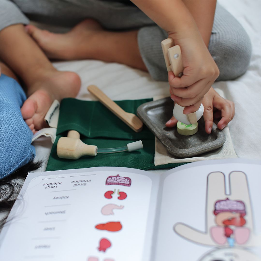 PlanToys Surgeon Pretend Play Set with Organ Mat
