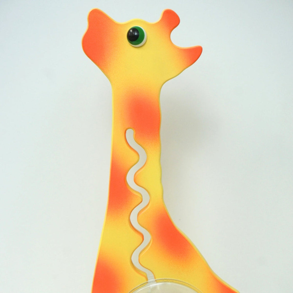 Reverse-side close-up of the giraffe head and neck
