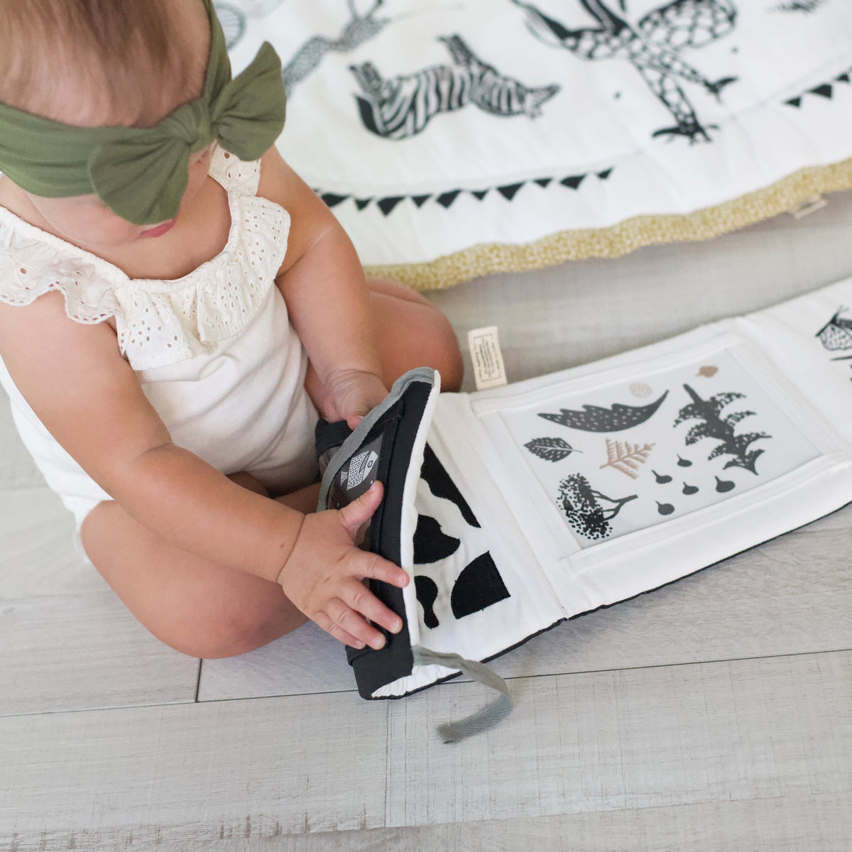 Baby Tummy Time Gallery with Mirror - The Baby Penguin