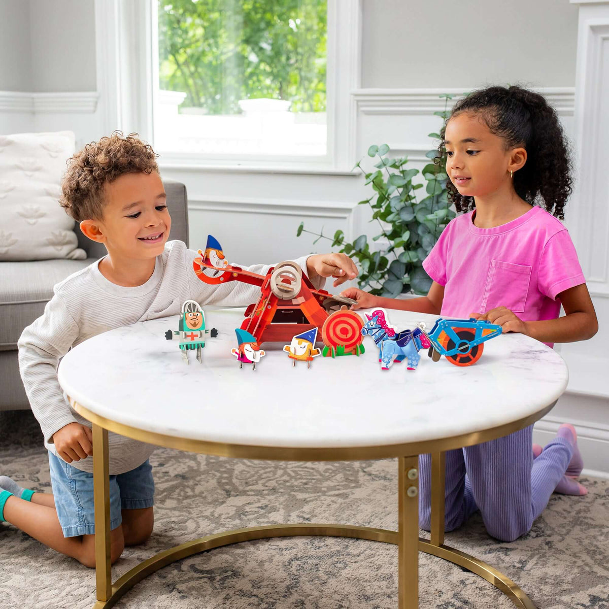 Buildable working catapult with Curious Kingdom characters