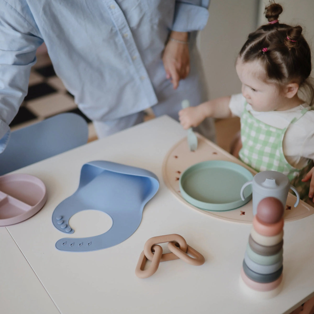 Classic Silicone Suction Plate | silicone tableware | The Baby Penguin