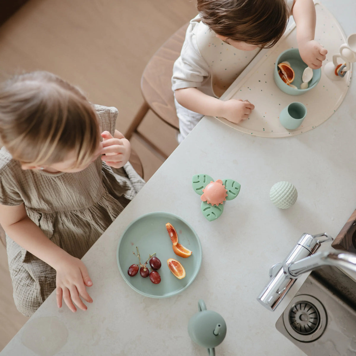 Classic Silicone Suction Plate | silicone tableware | The Baby Penguin