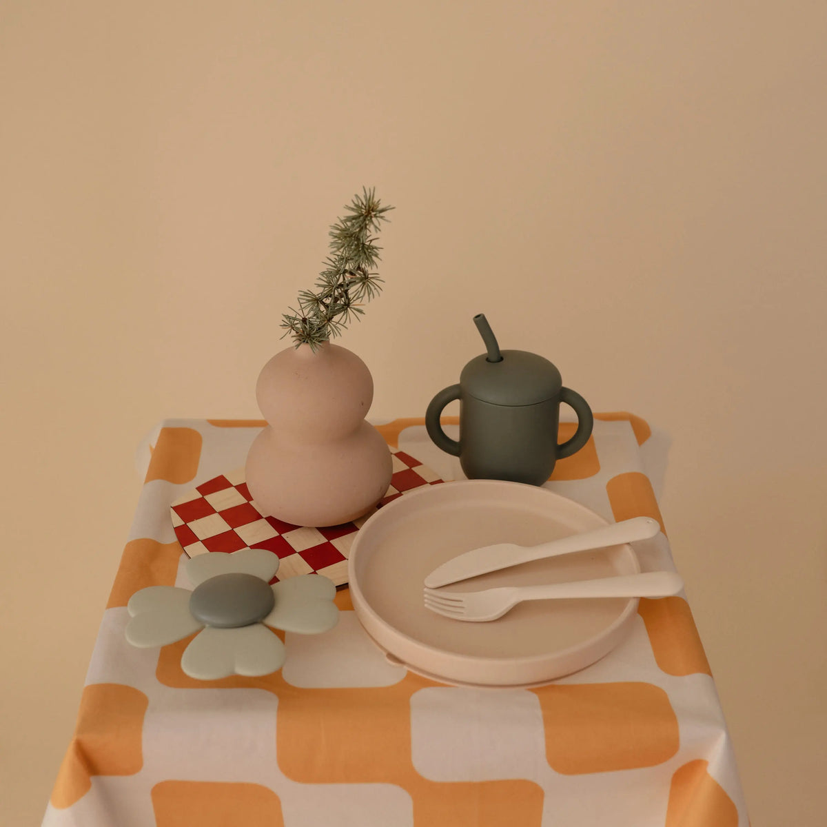 Classic Silicone Suction Plate | silicone tableware | The Baby Penguin