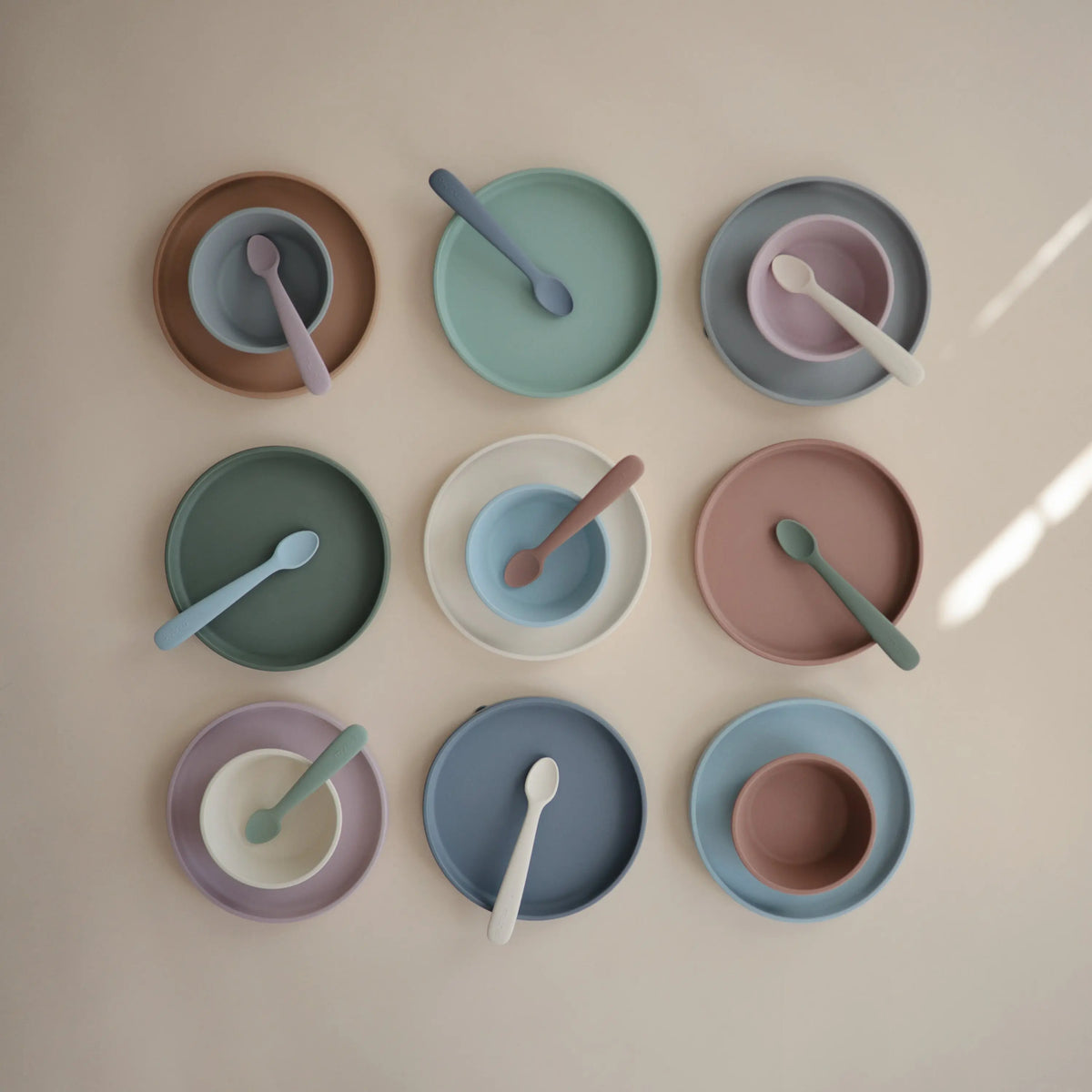 Classic Silicone Suction Plate | silicone tableware | The Baby Penguin