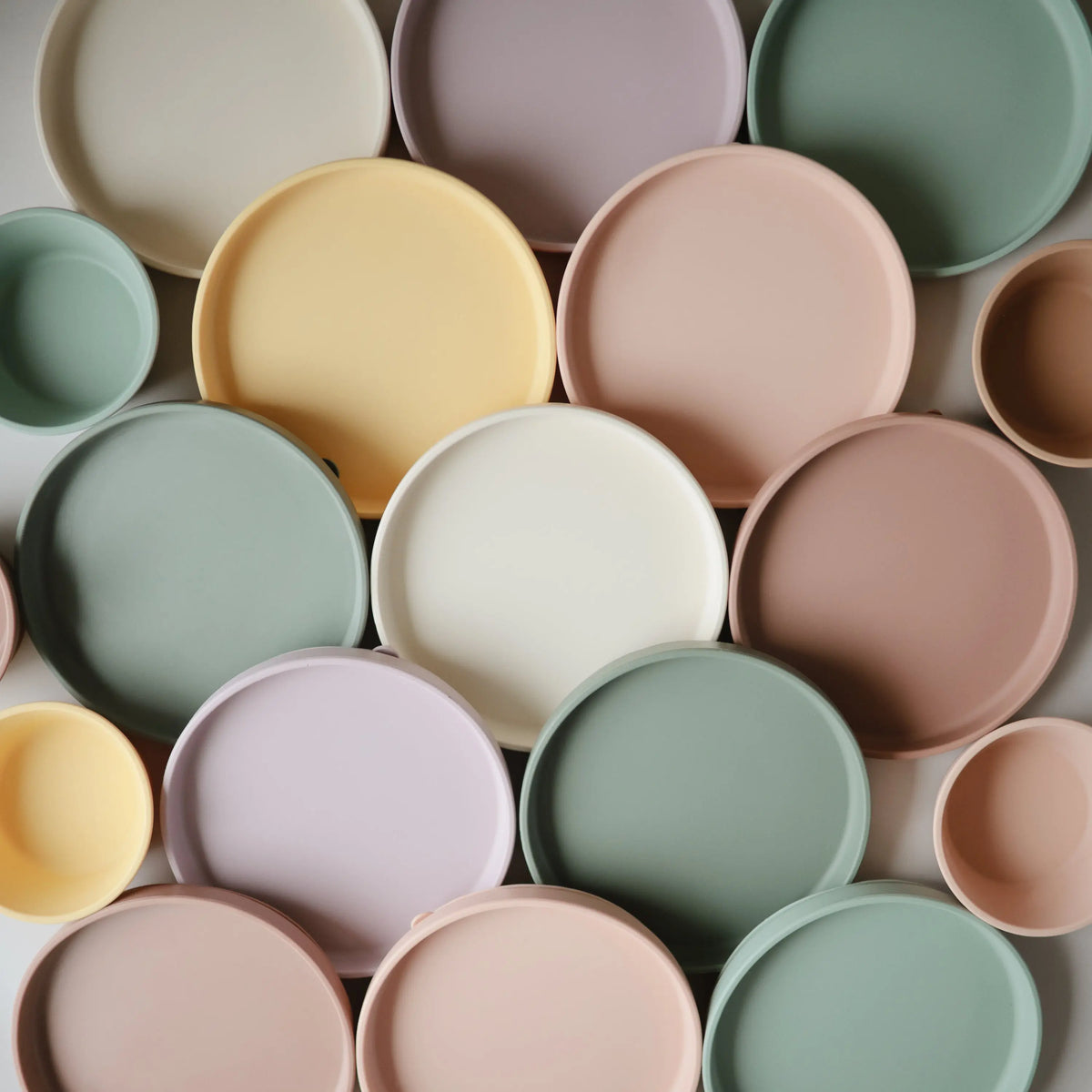 Classic Silicone Suction Plate | silicone tableware | The Baby Penguin