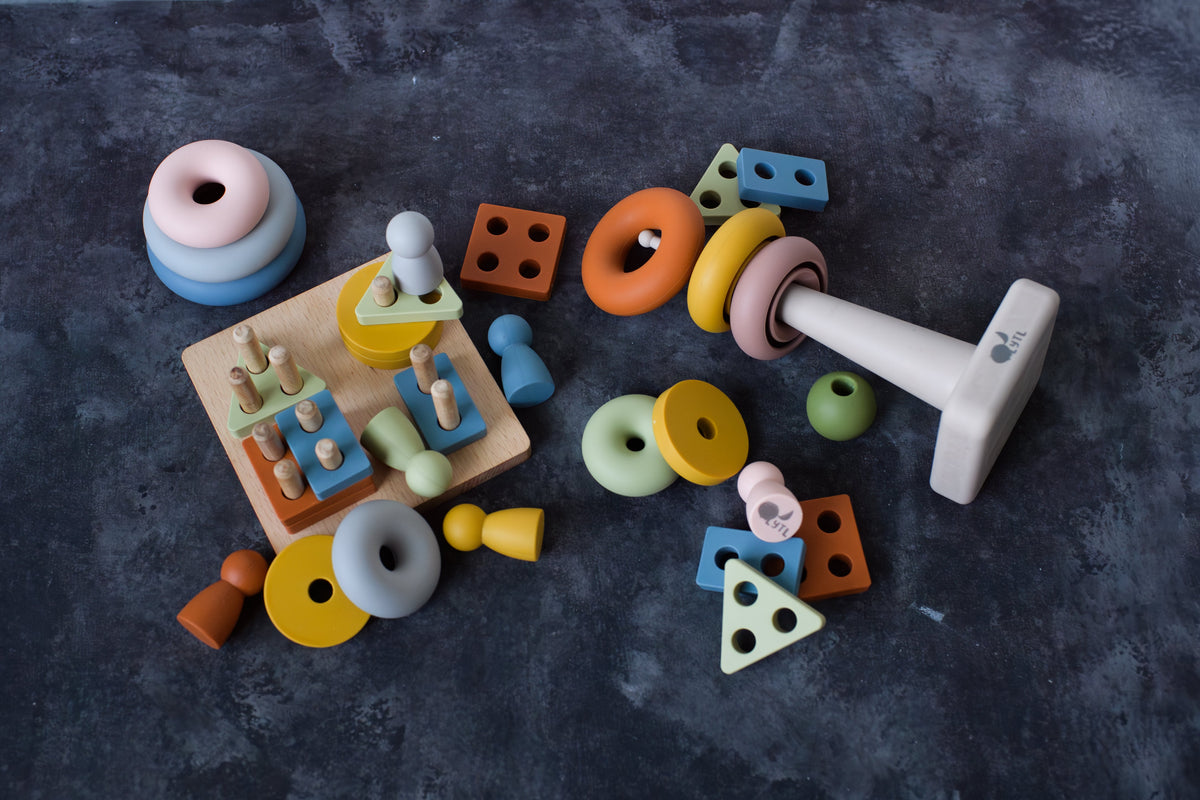 Overhead arrangement of the Sensory Starter Kit's puzzle, peg dolls, and loose rings.