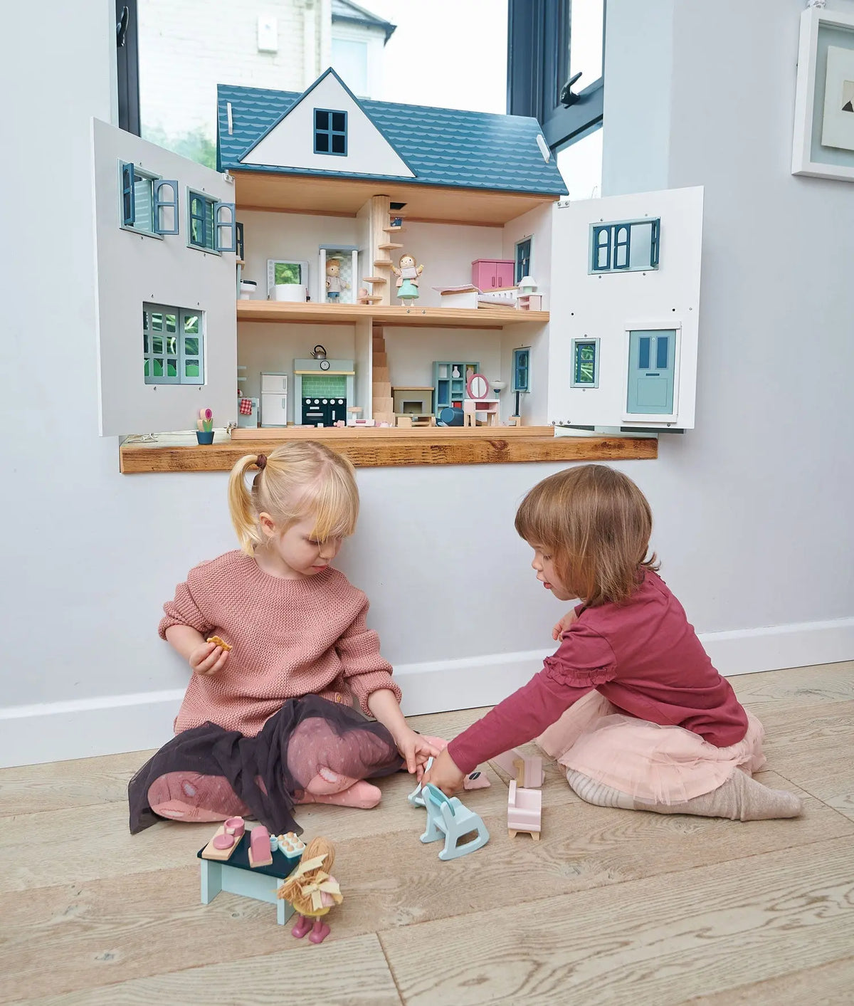 Tender Leaf Dovetail Wooden Dollhouse