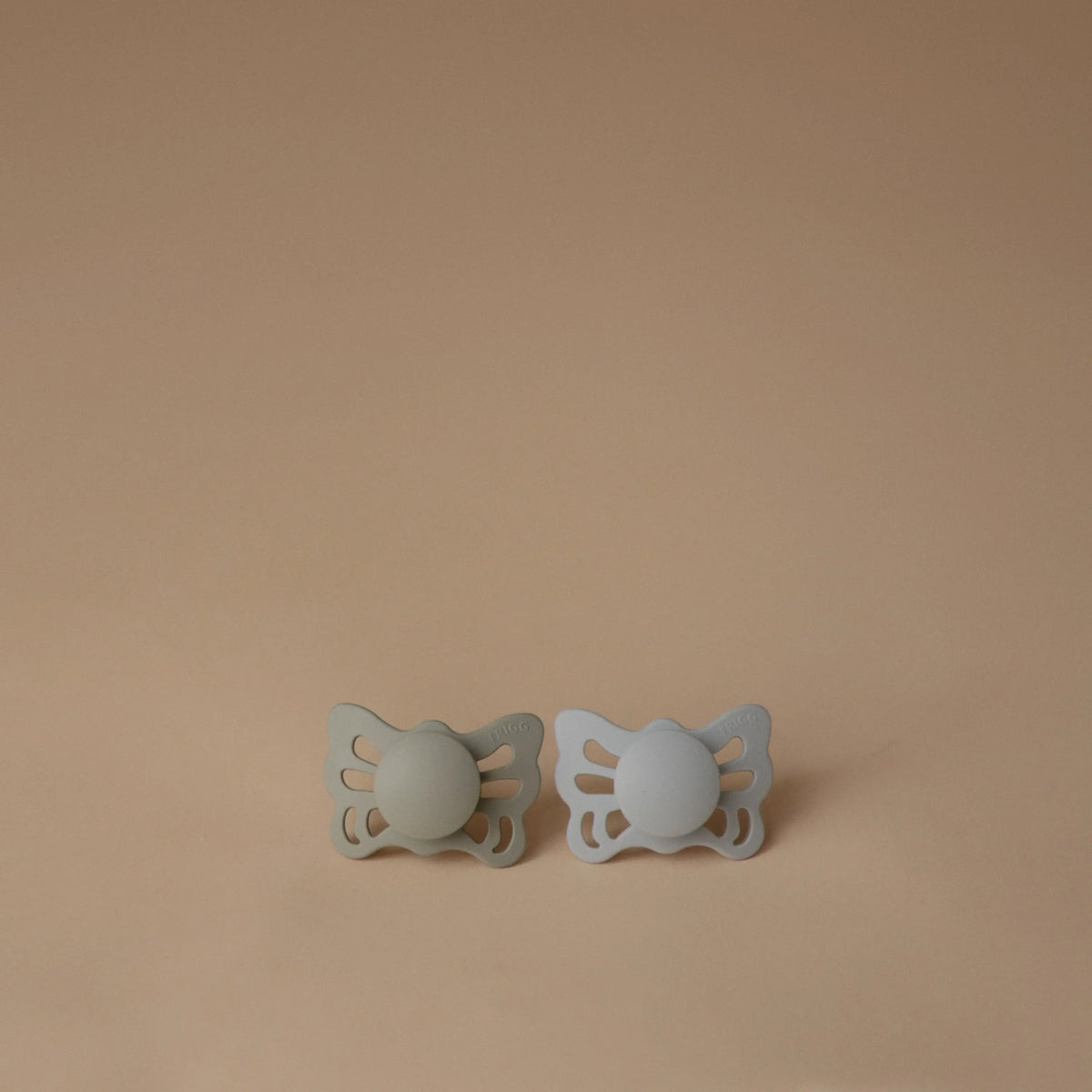 FRIGG Butterfly Anatomical Silicone Pacifier 2-Pack (0-6 Months) | SILICONE FRIGG PACIFIERS | The Baby Penguin