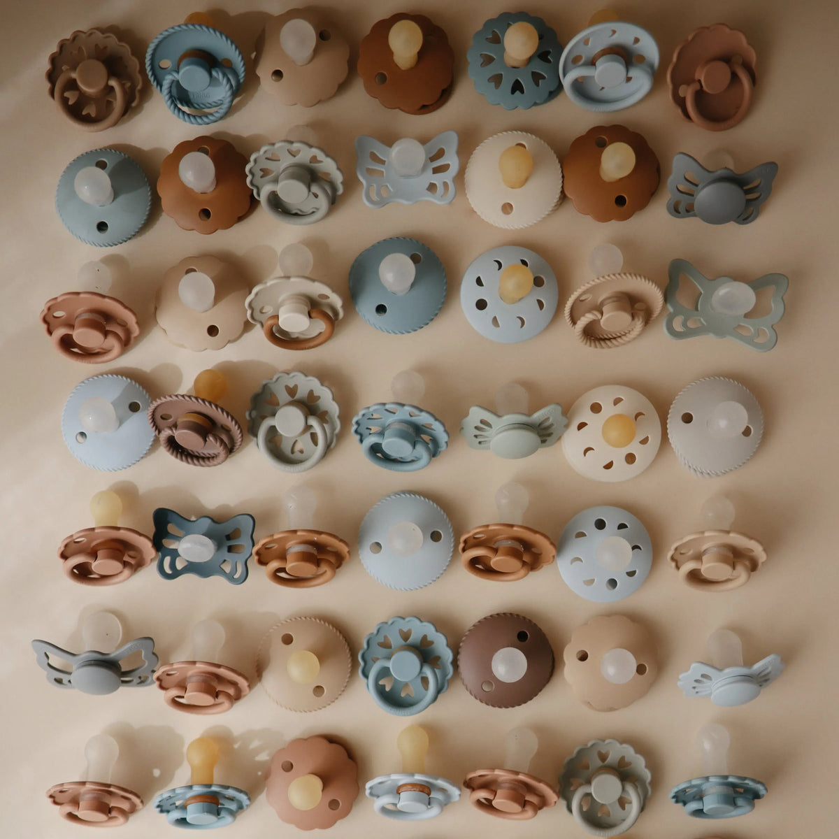 FRIGG Butterfly Anatomical Silicone Pacifier 2-Pack (6-18 Months) | SILICONE FRIGG PACIFIERS | The Baby Penguin