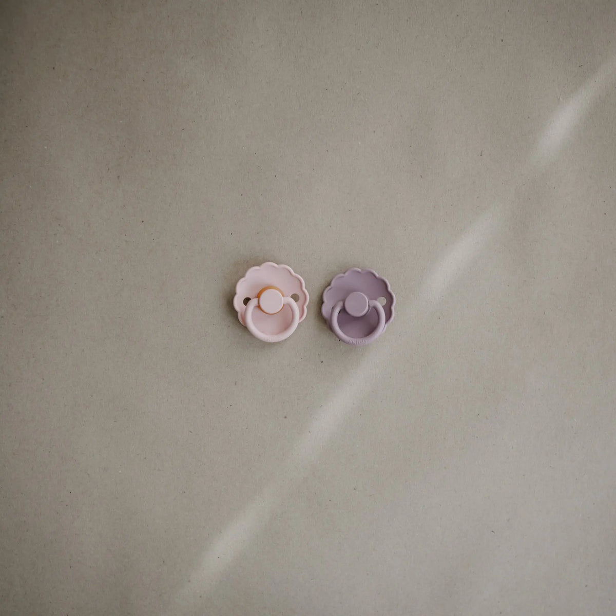 FRIGG Daisy Natural Rubber Pacifier 2-Pack | RUBBER FRIGG PACIFIERS | The Baby Penguin