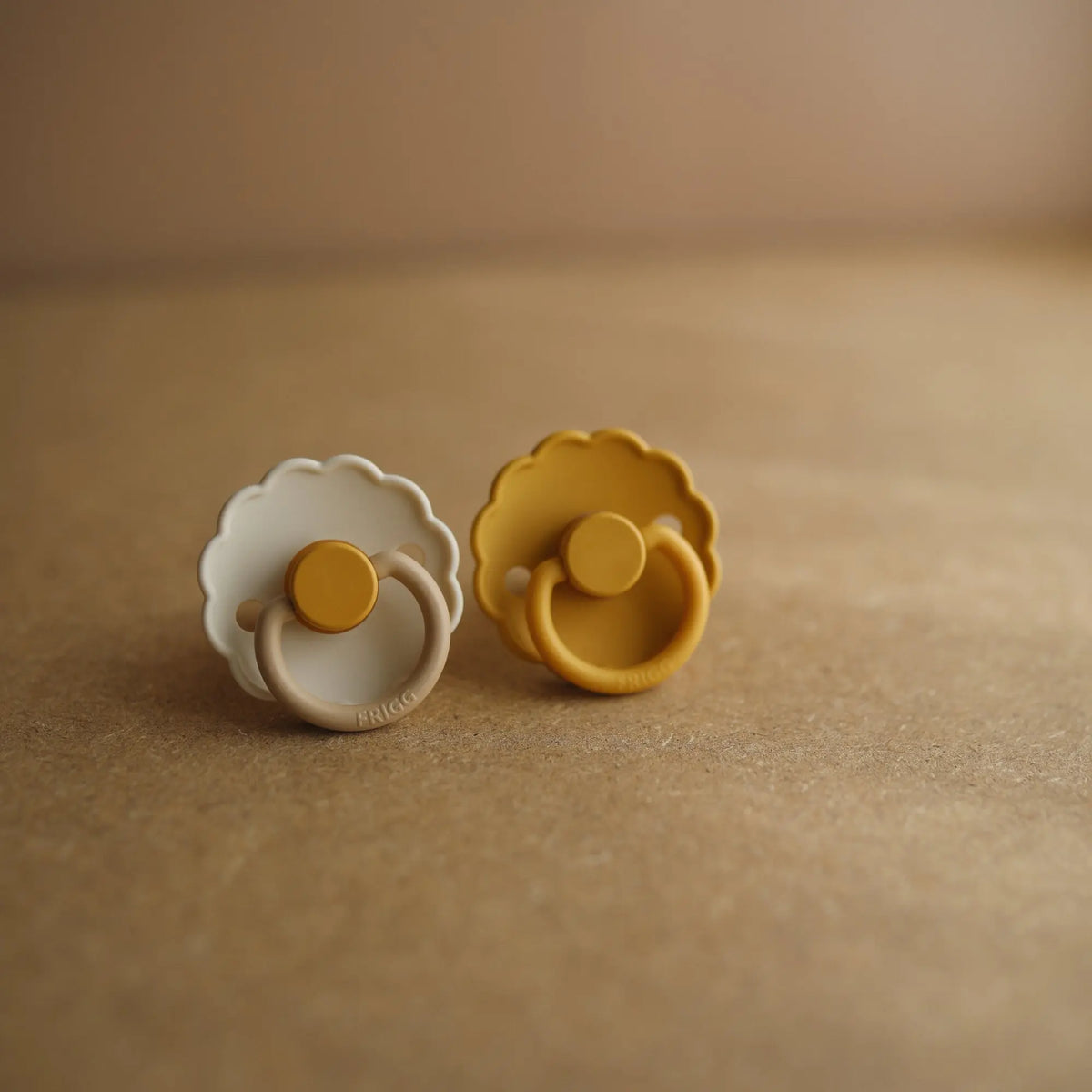 FRIGG Daisy Natural Rubber Pacifier 2-Pack | RUBBER FRIGG PACIFIERS | The Baby Penguin