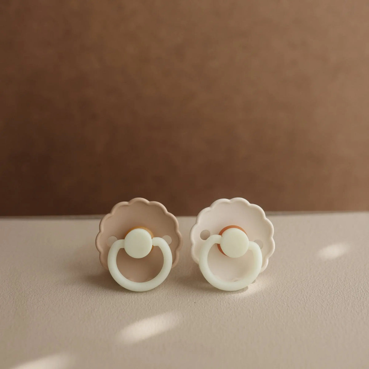 FRIGG Daisy Night Natural Rubber Pacifier 2-Pack | RUBBER FRIGG PACIFIERS | The Baby Penguin