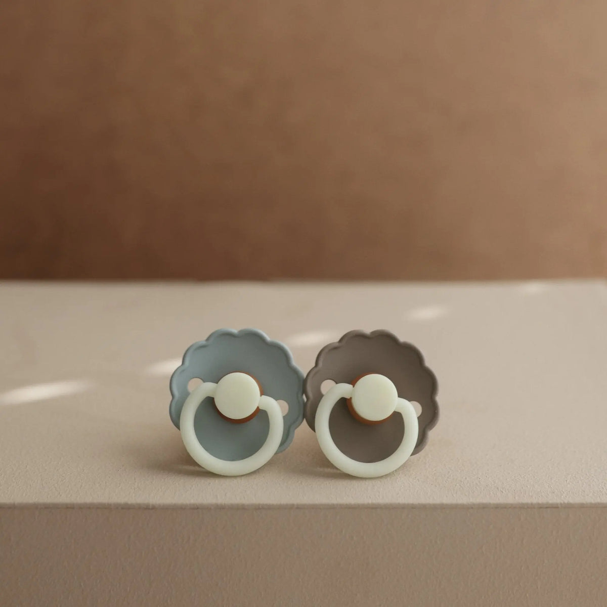 FRIGG Daisy Night Natural Rubber Pacifier 2-Pack | RUBBER FRIGG PACIFIERS | The Baby Penguin