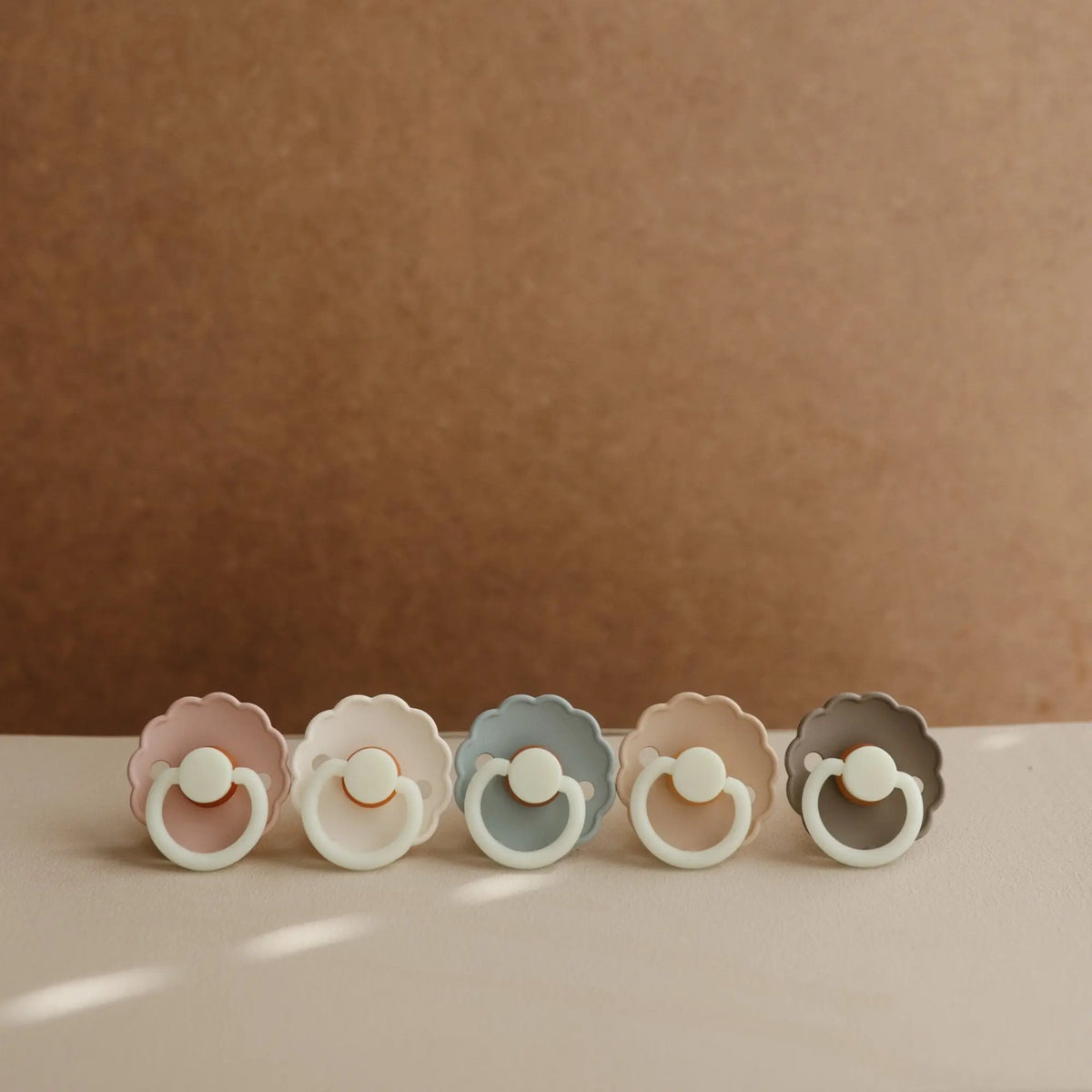 FRIGG Daisy Night Natural Rubber Pacifier 2-Pack | RUBBER FRIGG PACIFIERS | The Baby Penguin