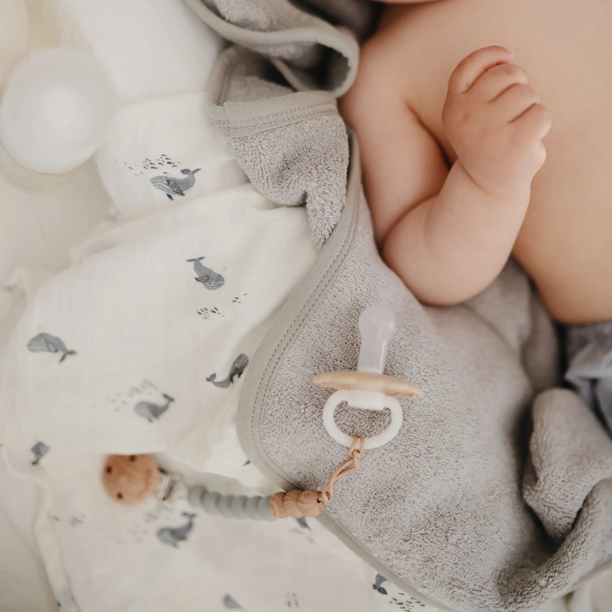 FRIGG Daisy Night Silicone Pacifier 2-Pack | SILICONE FRIGG PACIFIERS | The Baby Penguin