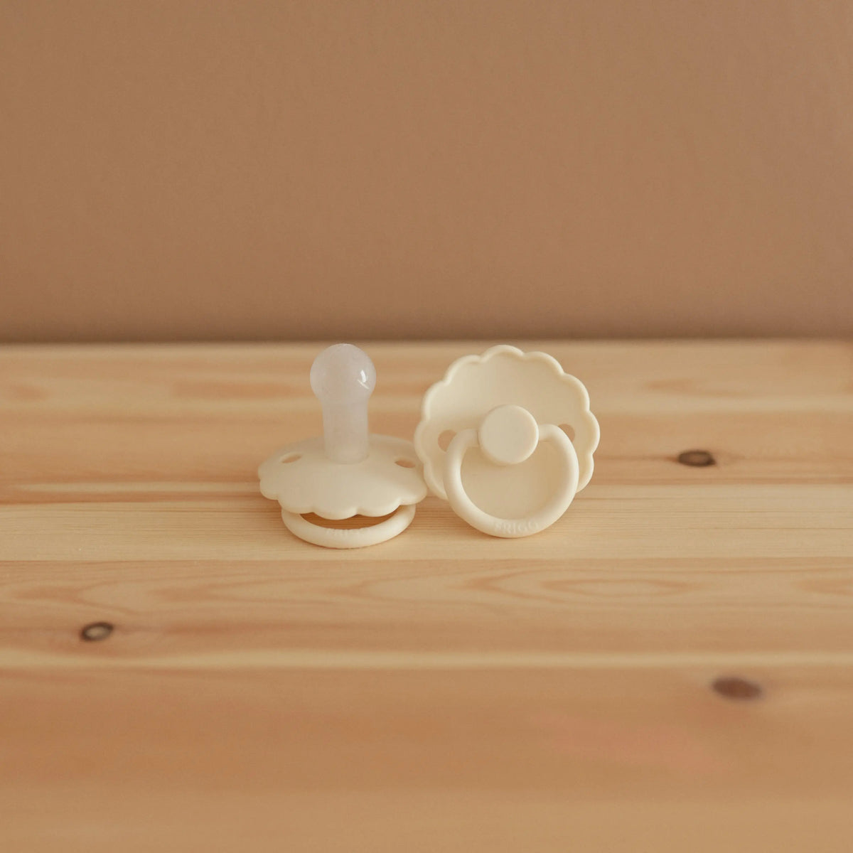FRIGG Daisy Silicone Pacifier 2-Pack | SILICONE FRIGG PACIFIERS | The Baby Penguin