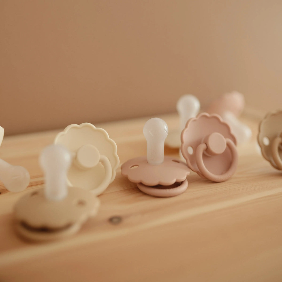 FRIGG Daisy Silicone Pacifier 2-Pack | SILICONE FRIGG PACIFIERS | The Baby Penguin