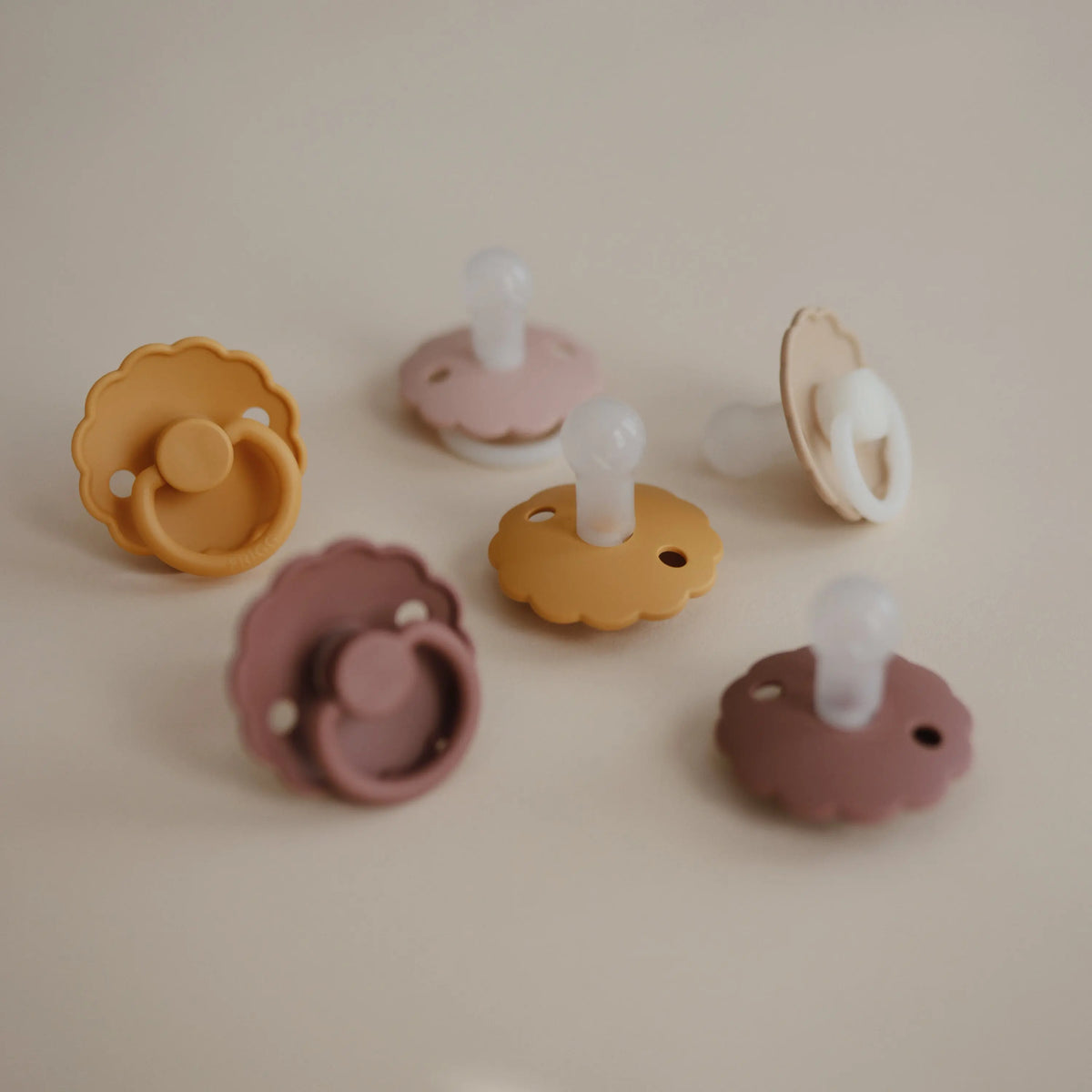 FRIGG Daisy Silicone Pacifier 2-Pack | SILICONE FRIGG PACIFIERS | The Baby Penguin