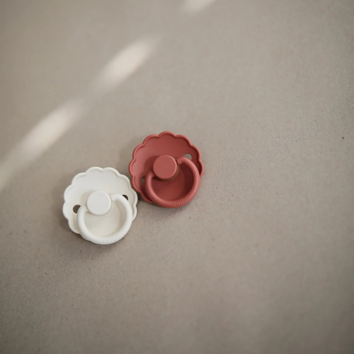 FRIGG Daisy Silicone Pacifier 2-Pack | SILICONE FRIGG PACIFIERS | The Baby Penguin