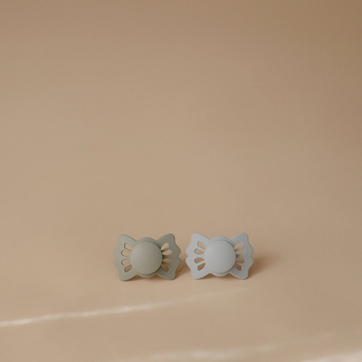 FRIGG Lucky Symmetrical Silicone Pacifier 2-Pack (0-6 Months) | SILICONE FRIGG PACIFIERS | The Baby Penguin