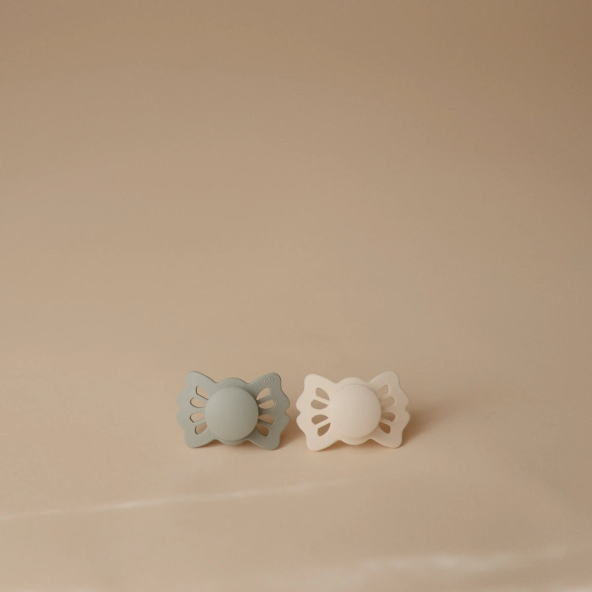FRIGG Lucky Symmetrical Silicone Pacifier 2-Pack (0-6 Months) | SILICONE FRIGG PACIFIERS | The Baby Penguin