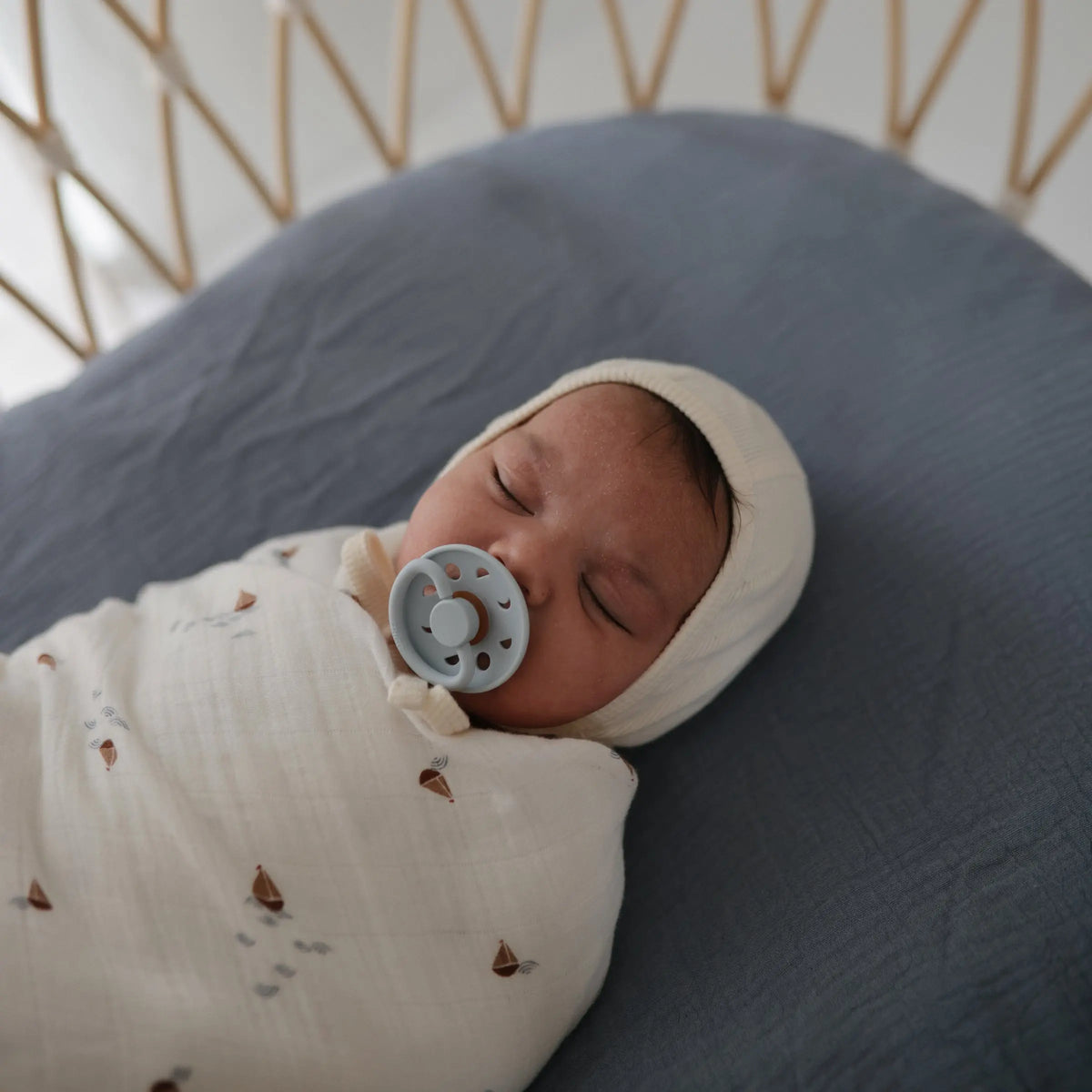 FRIGG Moon Natural Rubber Pacifier 2-Pack | RUBBER FRIGG PACIFIERS | The Baby Penguin