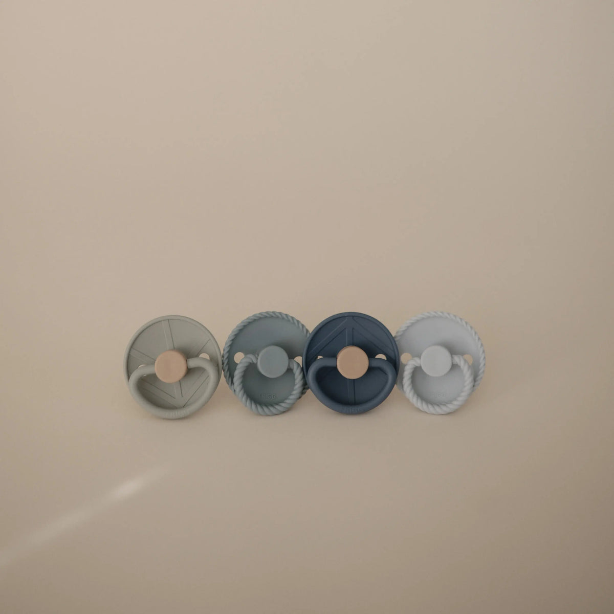 FRIGG Natural Rubber Pacifier 4-Pack | RUBBER FRIGG PACIFIERS | The Baby Penguin