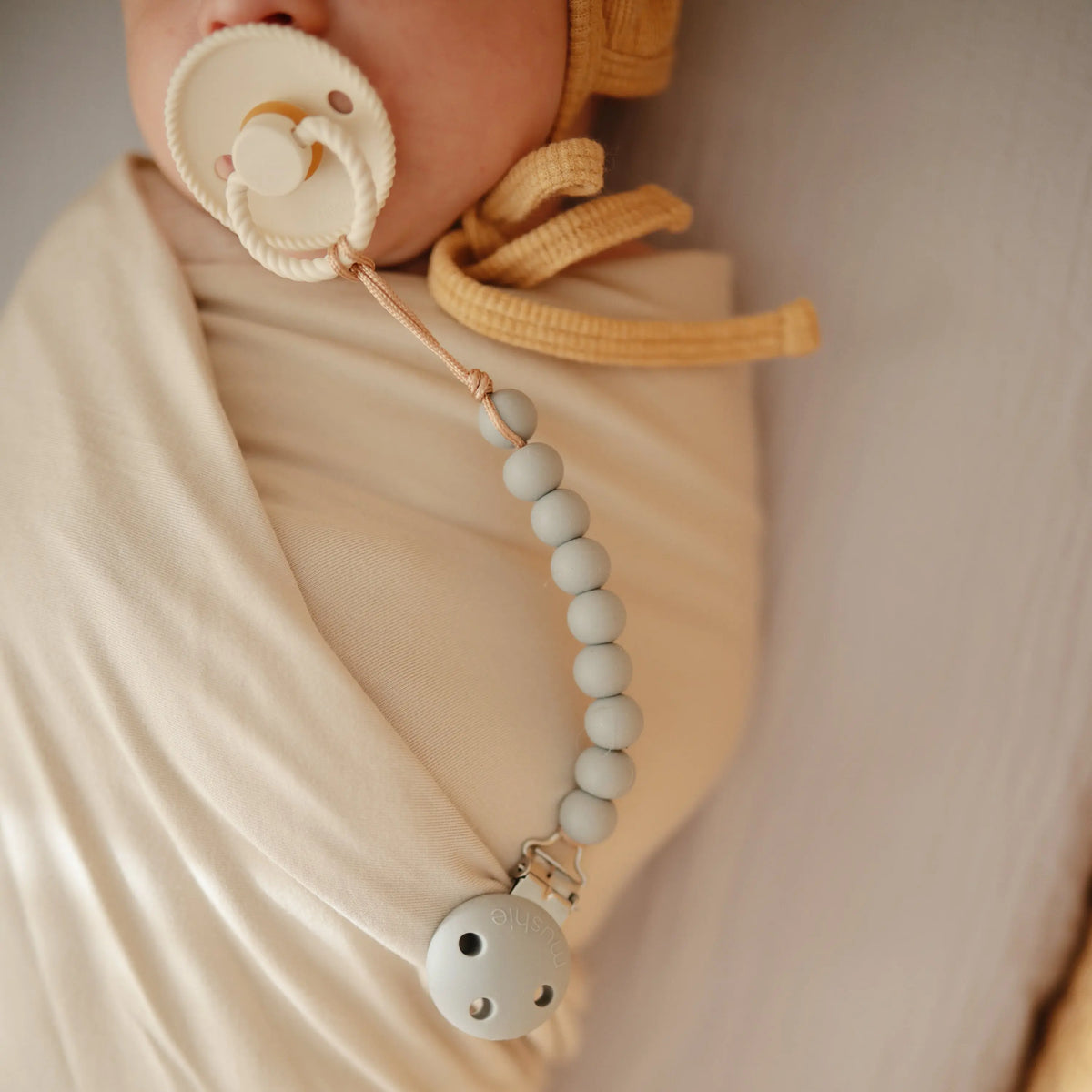 FRIGG Rope Natural Rubber Pacifier 2-Pack | RUBBER FRIGG PACIFIERS | The Baby Penguin