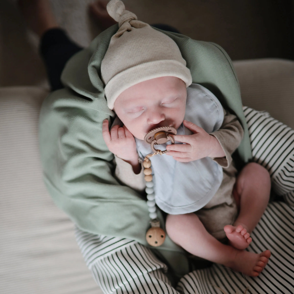FRIGG Rope Natural Rubber Pacifier 2-Pack | RUBBER FRIGG PACIFIERS | The Baby Penguin