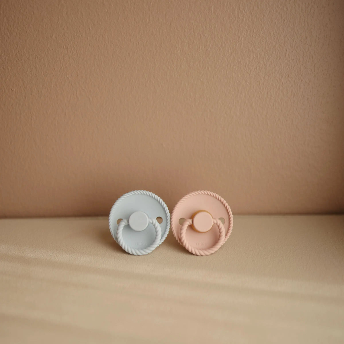 FRIGG Rope Natural Rubber Pacifier 2-Pack | RUBBER FRIGG PACIFIERS | The Baby Penguin