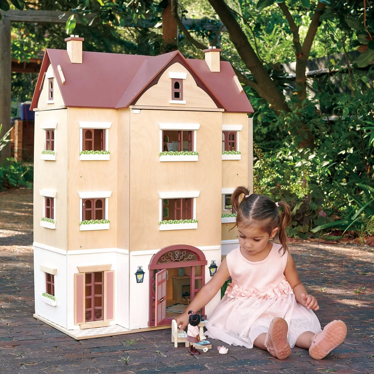 Tender Leaf Fantail Hall Wooden Dollhouse