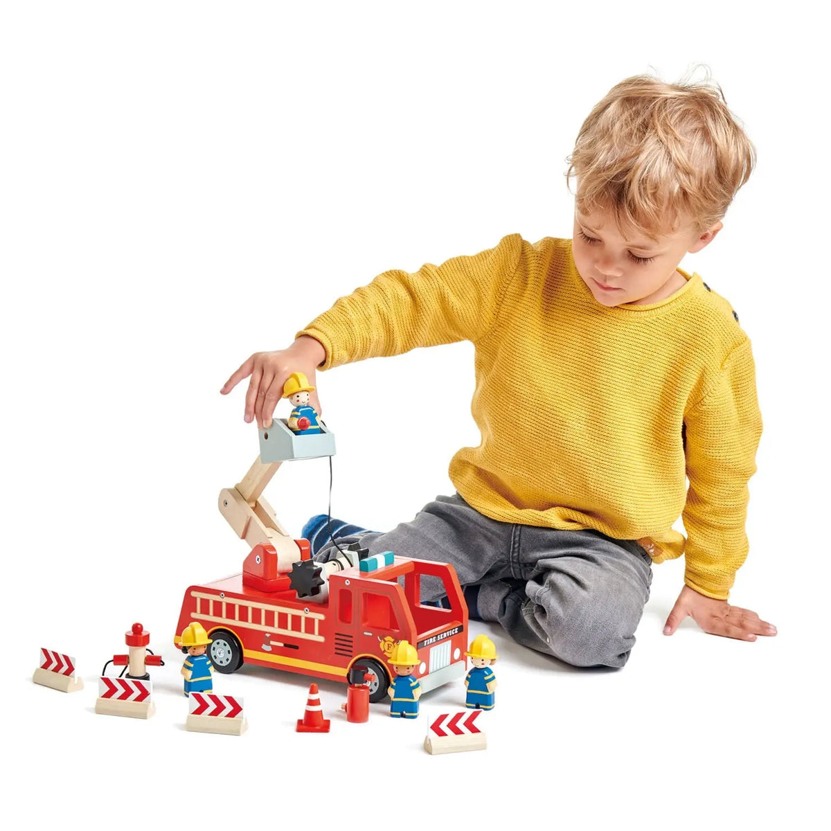 Tender Leaf Wooden Fire Engine with Firefighters