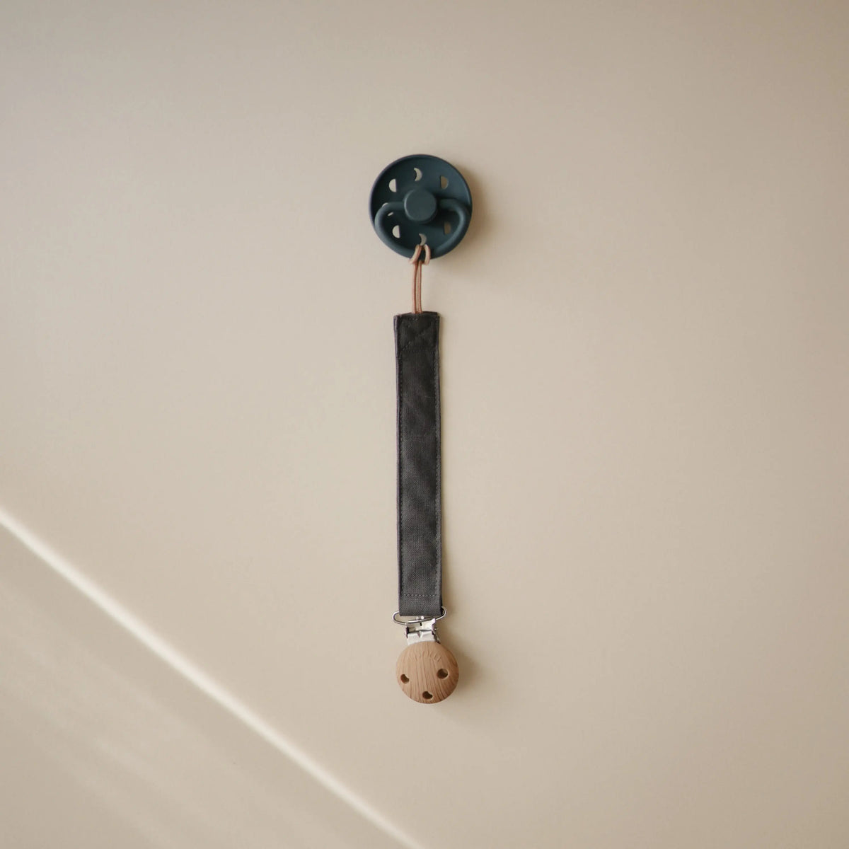 Linen Pacifier Clip 2-Pack | Pacifier Clip | The Baby Penguin