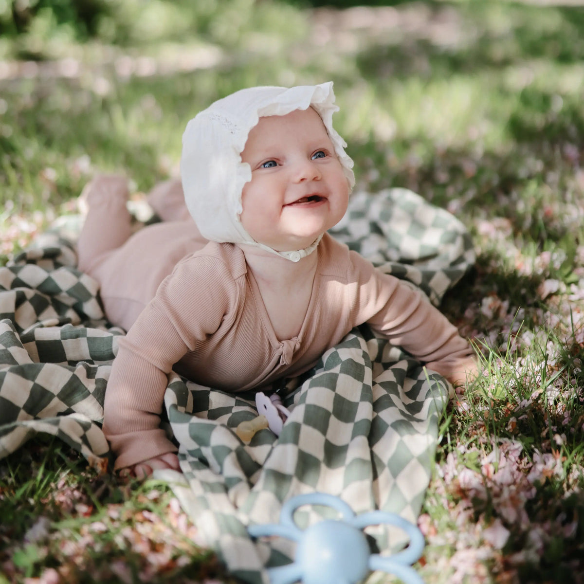 Organic Cotton Muslin Swaddle Blanket | Swaddle | The Baby Penguin